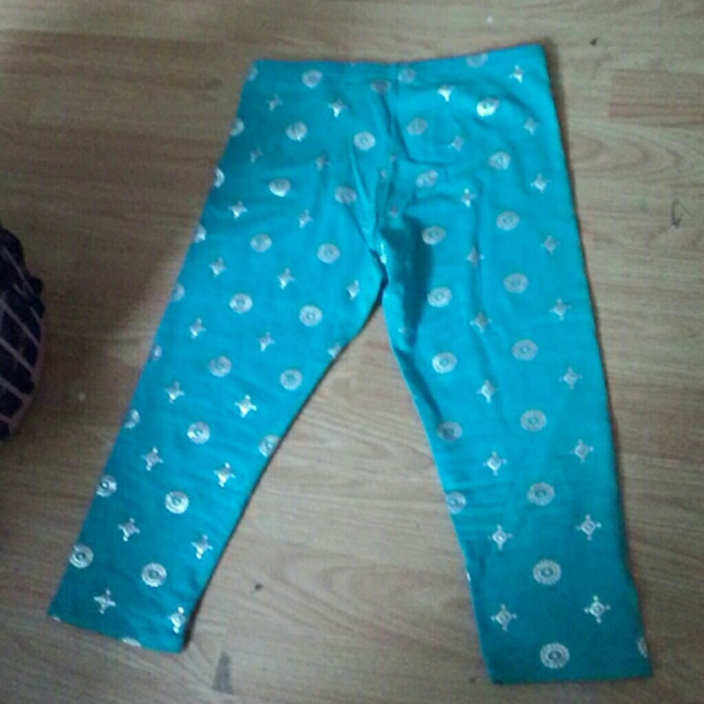 Size 11/12 large children Capri leggings